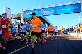 Maratona re&uacute;ne corredores profissionais e amadores em 4 modalidades na Capital