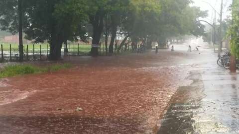MS tem quatro cidades no ranking de maiores volumes de chuva em abril