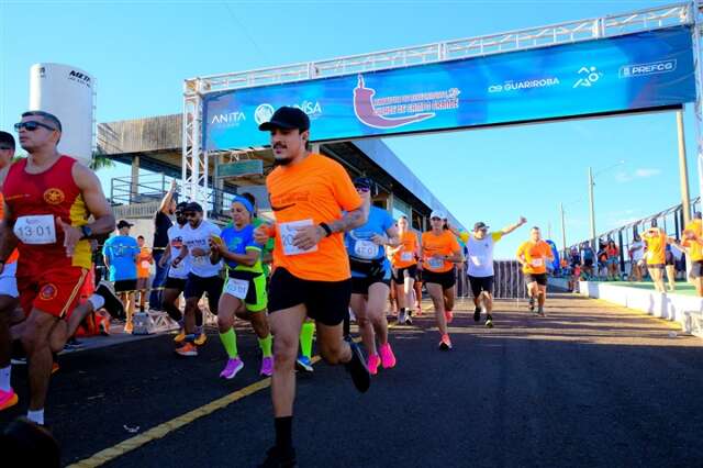 Maratona re&uacute;ne corredores profissionais e amadores em 4 modalidades na Capital