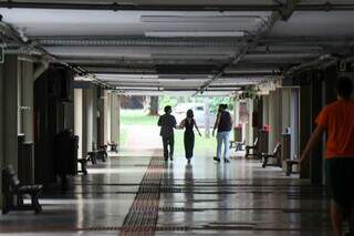 Estrangeiros podem se candidatar para bolsas de estudo do governo federal Estrangeiros podem se candidatar para bolsas de estudo do governo federal