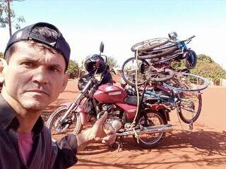 H&aacute; 9 anos, Valdemir pega sucatas de bicicleta no lixo para restaurar