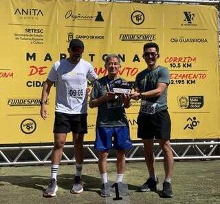 De medalhista a amador de 81 anos, maratona re&uacute;ne 600 corredores