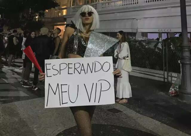 No &uacute;ltimo minuto, cover de Lady Gaga conseguiu VIP para ver cantora 