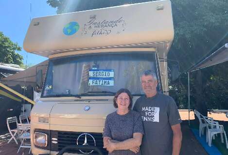 Casais acham liberdade e terapia em motorhomes de d&eacute;cadas passadas
