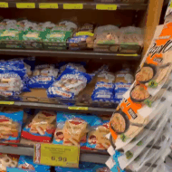 &quot;Inaceit&aacute;vel&quot;, consumidora denuncia rato em prateleira de p&atilde;es em supermercado 