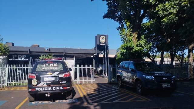 Homem &eacute; preso em flagrante filmando clientes em banheiro de loja