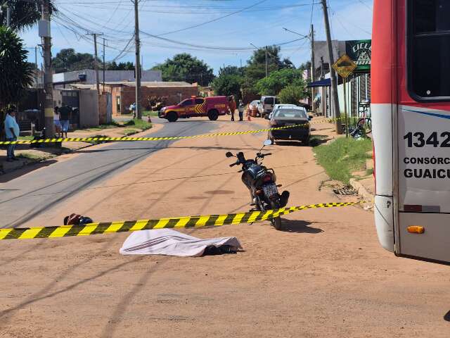 Enxurrada levou areia para rua onde jovem caiu e morreu atropelada