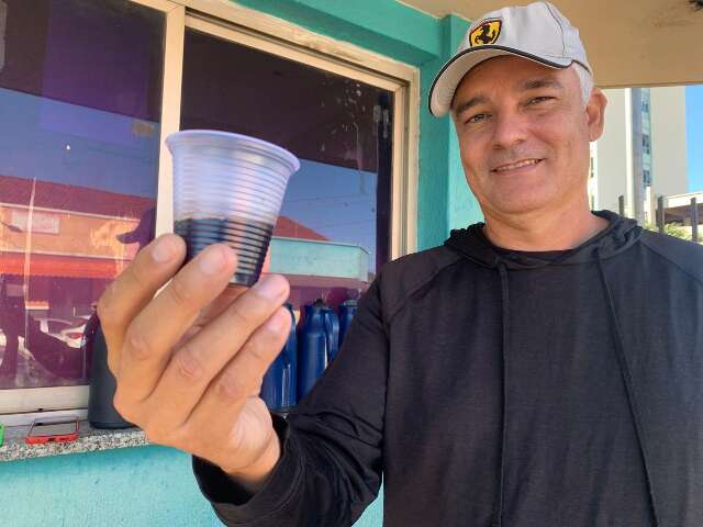 Emerson acorda às 3h para servir café e simpatia na porta de hospital
