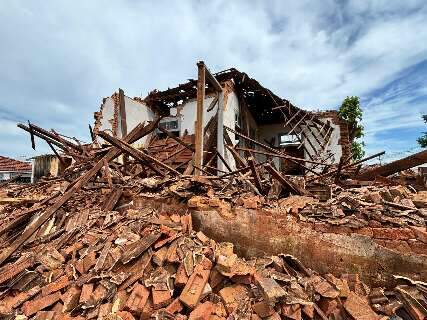 Acabou de vez: patrim&ocirc;nio da cidade virou ru&iacute;na na Ant&ocirc;nio Maria Coelho