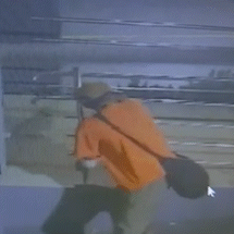 Câmeras de segurança flagram homem tentando furtar corrimão de autoescola