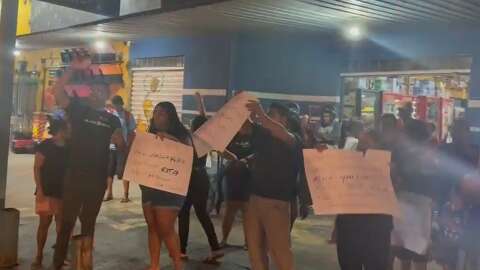 Moradores do Los Angeles protestam ap&oacute;s morte de motociclista