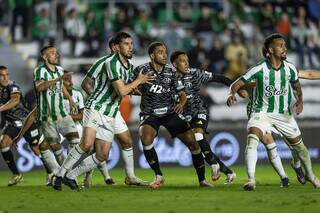 Atl&eacute;tico-MG sobe sete posi&ccedil;&otilde;es no Brasileir&atilde;o ao vencer o Juventude