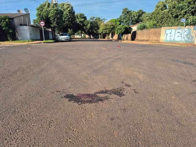 Motociclista fica gravemente ferido ap&oacute;s ser atingido por carro em cruzamento