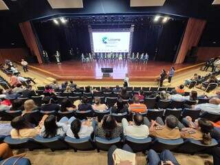 Evento reúne 900 servidores e reforça meta de desburocratizar licitações Evento reúne 900 servidores e reforça meta de desburocratizar licitações
