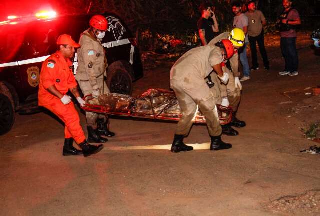 M&atilde;e e filho foram amea&ccedil;ados de morte e obrigados a ocultar corpo ap&oacute;s homic&iacute;dio