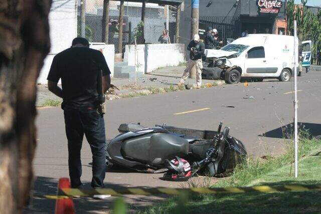 "Motociclista morre e mulher perde bebê após acidente"