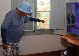 Parede de casa hist&oacute;rica de ex-ferrovi&aacute;rio resiste colada com Durex