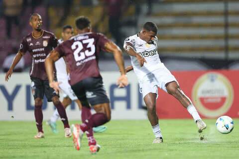 Botafogo vence nos acr&eacute;scimos e mant&eacute;m chances de classifica&ccedil;&atilde;o