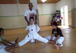 Paix&atilde;o pelo taekwondo, mestre Amadeu revelou campe&otilde;es e cidad&atilde;os no tatame