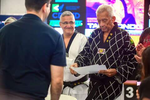 Paix&atilde;o pelo taekwondo, mestre Amadeu revelou campe&otilde;es e cidad&atilde;os no tatame