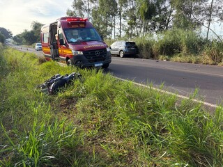 Homem morre ao bater motocicleta em carro na BR-376