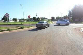 Moradora pede mais sinaliza&ccedil;&atilde;o em bairro onde rua virou &ldquo;pista de corrida&rdquo;