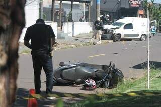 Condutora e passageira gestante ficam em estado grave em acidente com moto