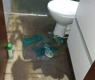 Casal &eacute; indenizado 7 anos depois de ter a casa invadida por esgoto