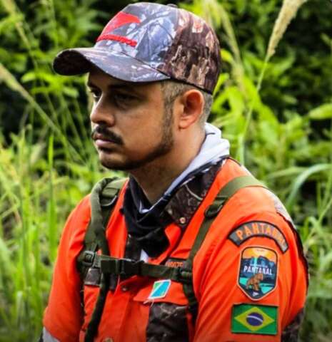 Legend&aacute;rio nega tr&aacute;fico e diz acreditar que caixas de carne tinham celulares