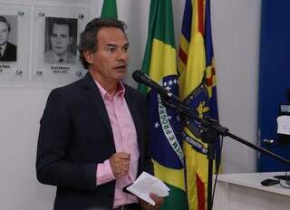 Ex-prefeito prometeu ar-condicionado sem ler contrato