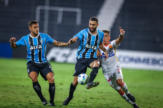 Gr&ecirc;mio empata, Vasco &eacute; goleado e Cruzeiro se despede da Sul-Americana