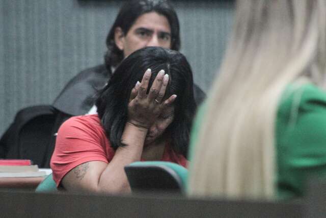&quot;Tirei a vida do meu filho e quero pagar&quot;, diz m&atilde;e no banco dos r&eacute;us