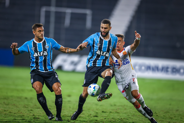 Gr&ecirc;mio empata, Vasco &eacute; goleado e Cruzeiro se despede da Sul-Americana