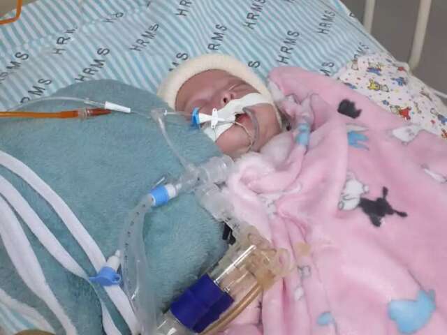 Menina com sequelas de entuba&ccedil;&atilde;o aguarda cirurgia h&aacute; quase 2 meses 