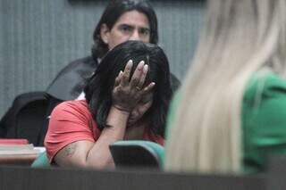 &quot;Tirei a vida do meu filho e quero pagar&quot;, diz m&atilde;e no banco dos r&eacute;us