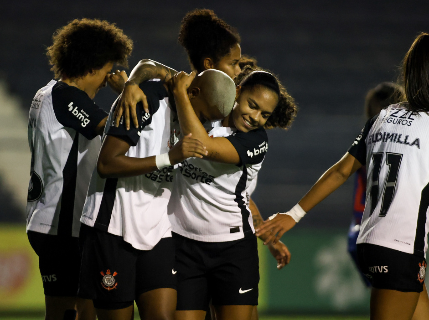 Corinthians goleia Bragantino na estreia do Paulist&atilde;o Feminino