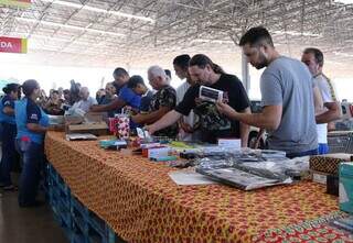 Bazar solid&aacute;rio de freiras tem eletr&ocirc;nicos e produtos a partir de R$ 5