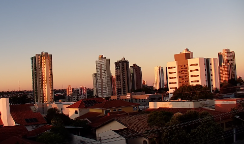 Tempo est&aacute;vel e temperaturas elevadas predominam at&eacute; o fim de semana