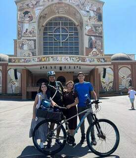 Emerson pedalou 12 dias até Aparecida após sobreviver a acidente Emerson pedalou 12 dias até Aparecida após sobreviver a acidente