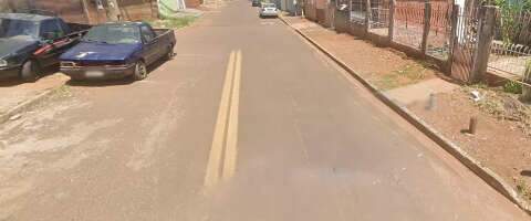 Idosa de 81 anos &eacute; encontrada trancada e sem comida em casa 