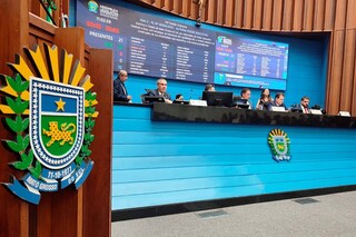 Deputados aprovam reajuste de 5,06% para servidores estaduais Deputados aprovam reajuste de 5,06% para servidores estaduais
