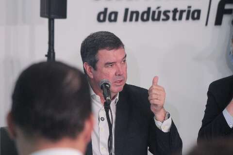 Riedel e comitiva do governo acompanham leil&atilde;o da Rota da Celulose