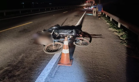 Ciclista morre ao ser atropelado e motorista foge sem prestar socorro