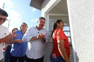 Governador entrega casa pr&oacute;pria para 42 fam&iacute;lias em Costa Rica
