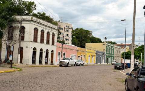Homem &eacute; baleado por dupla em moto e suspeita &eacute; briga por heran&ccedil;a