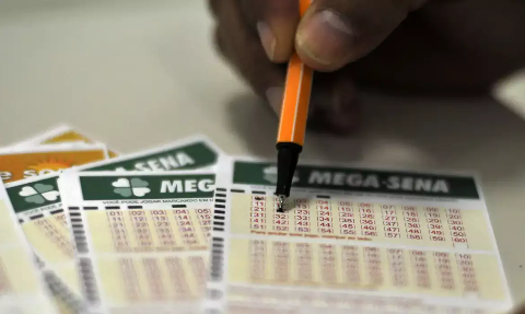 Mega-Sena pode pagar at&eacute; R$ 45 milh&otilde;es para sortudo neste s&aacute;bado