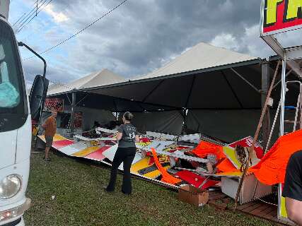 Chuva forte derruba barracas em dia de abertura da Expoagro 