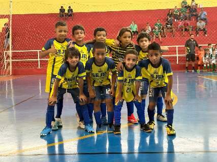 Tradicional torneio de futsal de base tem 16 jogos neste s&aacute;bado