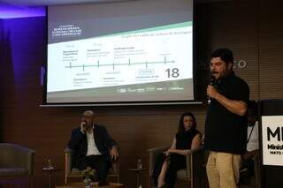 Catadores ganham em média R$ 1,7 mil e são responsáveis por 90% das reciclagens Catadores ganham em média R$ 1,7 mil e são responsáveis por 90% das reciclagens