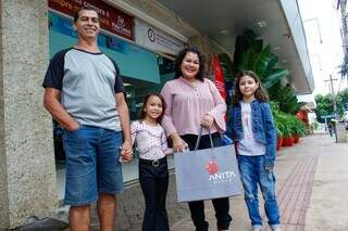 Compra de &uacute;ltima hora garante presentes e sorrisos para as m&atilde;es